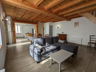 Maison lumineuse avec cour privative, proche sites culturels, tout confort, équipé bébé, wifi inclus - FR-1-653-98 - Puyréaux - 5