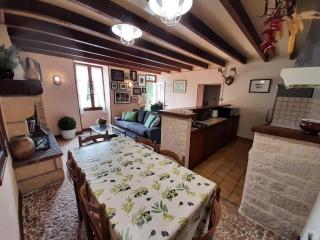Maison familiale avec jardin paysagé, cheminée, wifi, et proche de La Rochefoucauld - FR-1-653-164 - 7