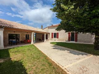 Maison spacieuse avec piscine chauffée, jardin clos, terrasses, cheminée, et équipements bébé inclus. - FR-1-653-183 - Péreuil - 7