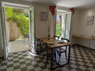 Gîte rénové avec piscine chauffée, sauna, fitness et jardin à Salles-de-Barbezieux - FR-1-653-218 - - 6