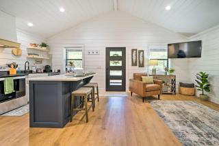 A Little Bit of Simple Cabin with Pond Access - Broken Bow - 4