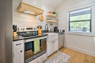 A Little Bit of Simple Cabin with Pond Access - Broken Bow - 2
