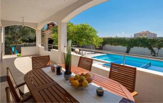 Nice Home In Kastel Novi With Jacuzzi - Kaštela - 9