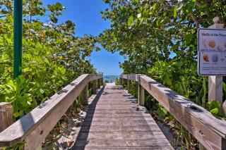 Condo with Pool Access Walk to Shopping and Beach! - Naples - 6