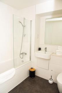 Chi-Amore- 1 bed apartment-Bedford Town (Free Gym) - Bedford - 2