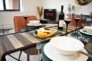 Chi-Amore- 1 bed apartment-Bedford Town (Free Gym) - 0