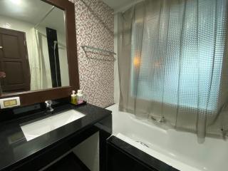 77 Patong Hotel & Spa - 8