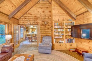 Lakefront Blairsville Cabin with Deck and Dock! - Blairsville - 1
