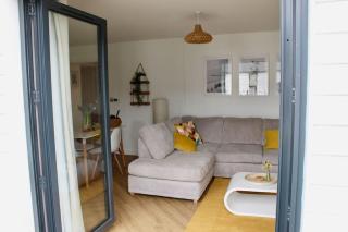 Salt Yard Apartment, Parking and Terrace, Whitstable - 3