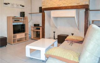 1 Bedroom Cozy Home In St Chamassy - - 8