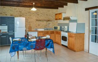 1 Bedroom Cozy Home In St Chamassy - - 5
