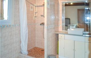 1 Bedroom Cozy Home In St Chamassy - 3