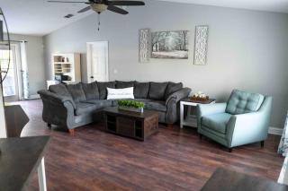 Modern 3BR Home, Saltwater Pool, Fenced Yard - Spring Hill - 6