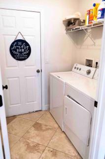 Modern 3BR Home, Saltwater Pool, Fenced Yard - Spring Hill - 1