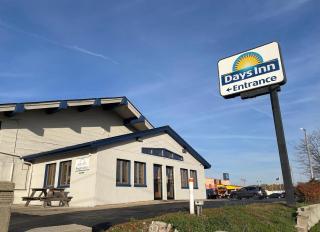 Days Inn by Wyndham West Allis/Milwaukee - West Allis - 9