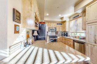 Mammoth Gateway Village 4 - 5
