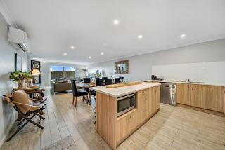 The Mountain House - Luxury 4BR Home l WiFi l Netflix l BBQ l Nespresso Machine - Jindabyne - 9