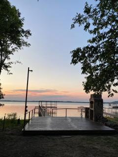 Beautiful lakefront house in private woods - Hawk Cove - 1