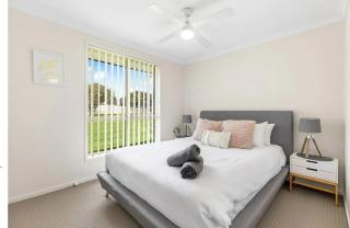 Hunter Home with POOL / CINEMA ROOM / PING PONG - Cessnock - 5