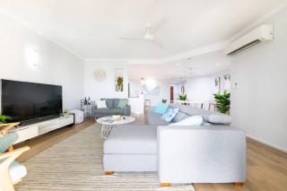 'Pearl Paradise' A Tropical Oasis with Ocean Views - 1