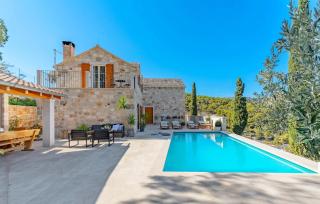 New Villa Ani! Traditional and luxurious 4-bedroom villa with heated pool and sea views - Postira - 8