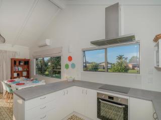 Bay Coast Happy Place - Cooks Beach Holiday Home - Cooks Beach - 4