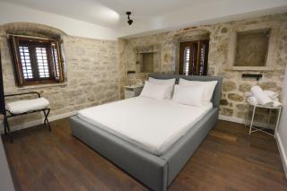 Charming stone apartment with jacuzzi in center of Omiš - Omiš - 1