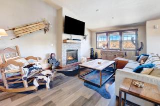 New Luxury Condo G-301 I Hot Tub I Great Views I Best Price I FREE Adventures Daily - 9