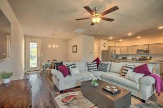 College Station Townhome with Furnished Patio! - 7
