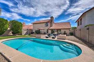 Ideal for Snowbirds! Poolside Getaway in Glendale - 9