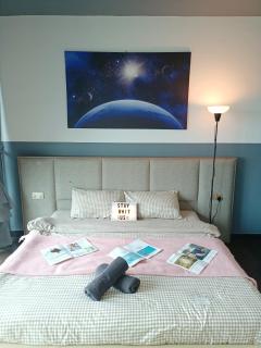 Almas Suites Ruang Galaksi Netflix oleh STAY - Nusajaya - 7