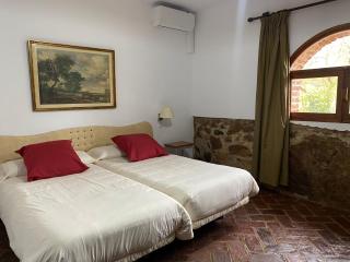 Casas Rurales Monasterio de Rocamador - Almendral - 2