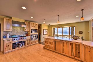 Luxe Twin Lakes House with Mountain and Lake Views! - Twin Lakes - 2