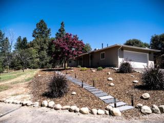 Pool! Quite, Private, remodeled home on the hill - Placerville - 0