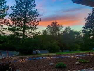 Pool! Quite, Private, remodeled home on the hill - Placerville - 3