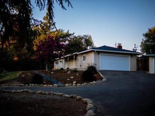 Pool! Quite, Private, remodeled home on the hill - Placerville - 2