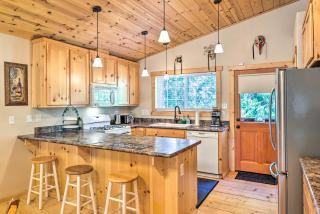 Near Hikes Arnold Cabin with EV Charger and Fire Pit - Arnold - 4