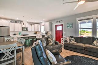 Ocean Shores Getaway with Fireplace and Hot Tub! - Ocean Shores - 6