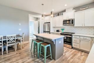 Ocean Shores Getaway with Fireplace and Hot Tub! - Ocean Shores - 5