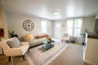Adorable and Cozy Bungalow - Great Falls - 4