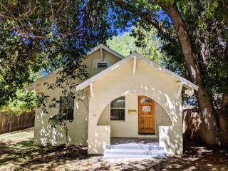 Susanville's cutest cottage 3 beds 1 bath sleeps 4 - Susanville - 0