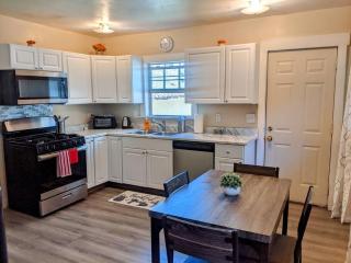 Susanville's cutest cottage 3 beds 1 bath sleeps 4 - Susanville - 2