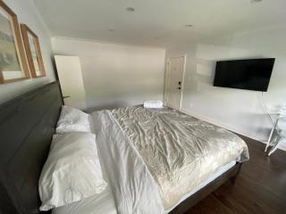 Yonge and Finch Subway !L Spacious & Bright Private Bedroom with Shared Amenties - Toronto - 9