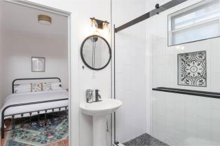 Historic Cherry Bungalow House - Midtown - Charlotte - 7