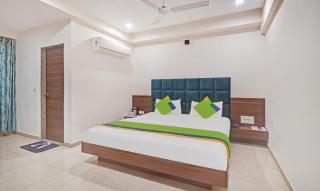 Hotel Luxura, Ahmedabad - Ahmedabad - 2