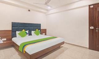 Hotel Luxura, Ahmedabad - Ahmedabad - 3
