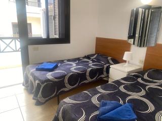 Apart Hotel Lovely 2 bed Apartment 7A3, Victoria Court 1, Los Cristianos,Tenerife - 5