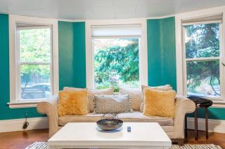 Large funky 2 or 3 bedroom unit in prime location - 6