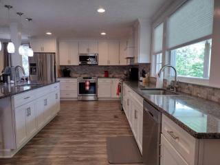 Backwoods Family Getaway! 3 Bedroom house! - Yanceyville - 3