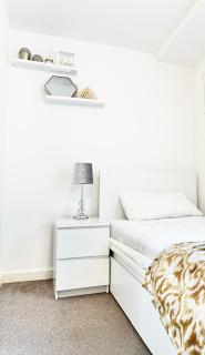 Lovely 2-bedroom condo with a free parking - Birmingham - 4